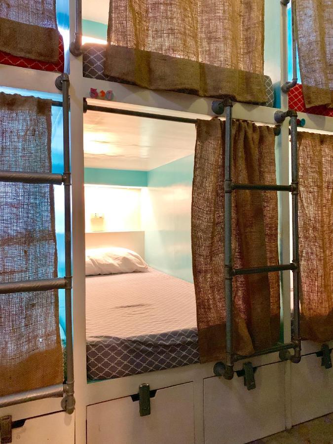 Moon Fools Hostel Панглао Экстерьер фото