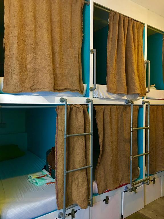 Moon Fools Hostel Панглао Экстерьер фото